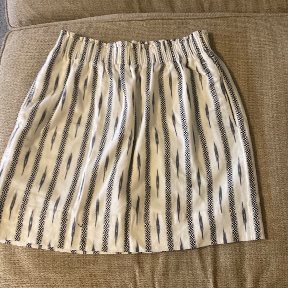 Cream skirt with black details